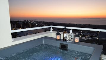 Suite Deluxe, hidromasaje, vista al mar | Tina de hidromasaje al aire libre