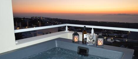 Suite Deluxe, bain à remous, vue mer | Bain à remous extérieur