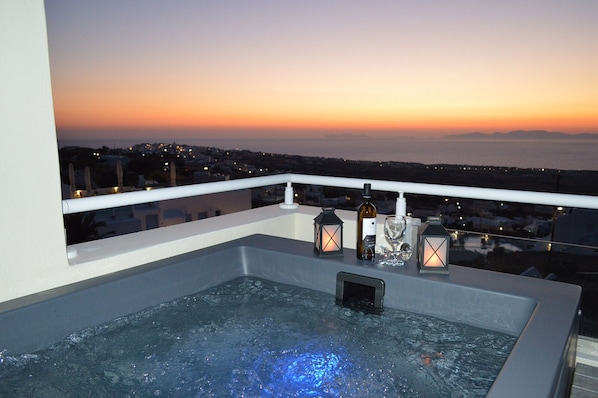 Deluxe Suite, Hot Tub, Sea View | Outdoor spa tub