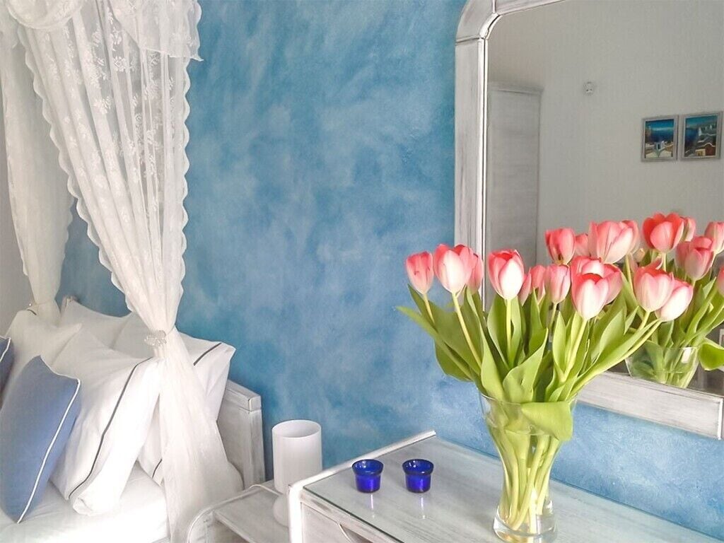 Habitación doble estándar, vista al mar | Artículos del minibar gratis y espacio para trabajar con laptop 