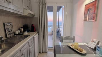 Deluxe Suite, Hot Tub, Sea View | Private kitchen | Mini-fridge, espresso maker, coffee/tea maker, cookware/dishes/utensils