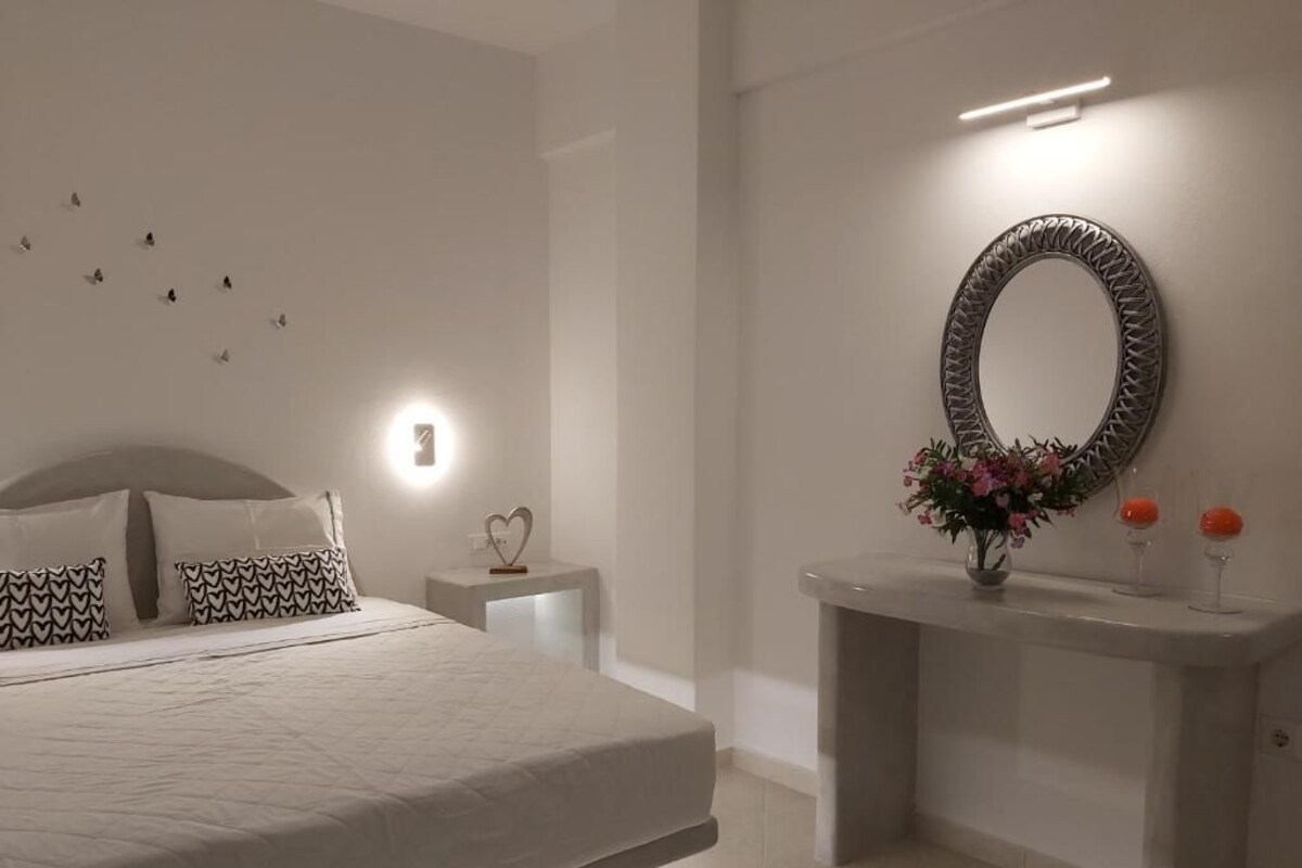 Deluxe Apartment with Hot Tub and Sea View