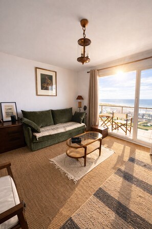 Living area - Studio 180° sea view - Terrace - Sunset (Calais)