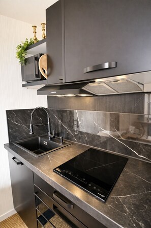 Private kitchen - Studio 180° sea view - Terrace - Sunset (Calais)