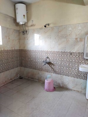 Dortoir Partagé | Salle de bain | Douche, articles de toilette gratuits, serviettes fournies, savon