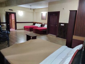 Chambre Familiale | Bureau, espace de travail pour ordinateur portable, Wi-Fi gratuit