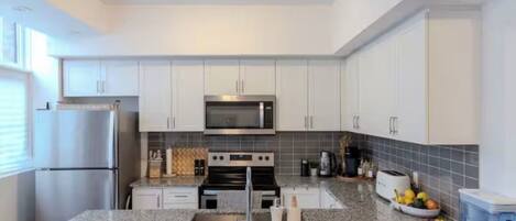 Micro-ondes, four, plaque de cuisson, lave-vaisselle