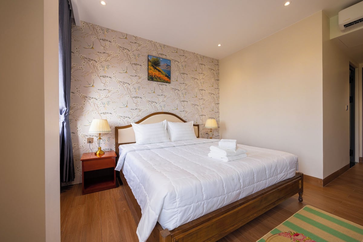 Free WiFi, bed sheets