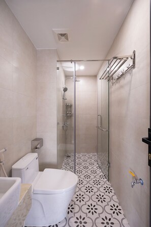 Family Room, 2 Queen Beds, Kitchen, Courtyard View | Bathroom | Hair dryer, towels, soap, shampoo - CIEL ROSE HOTEL (Dac Khu Phu Quoc)