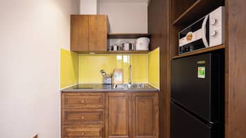 Premier Room, 1 Bedroom, Kitchen, Courtyard View | Private kitchen