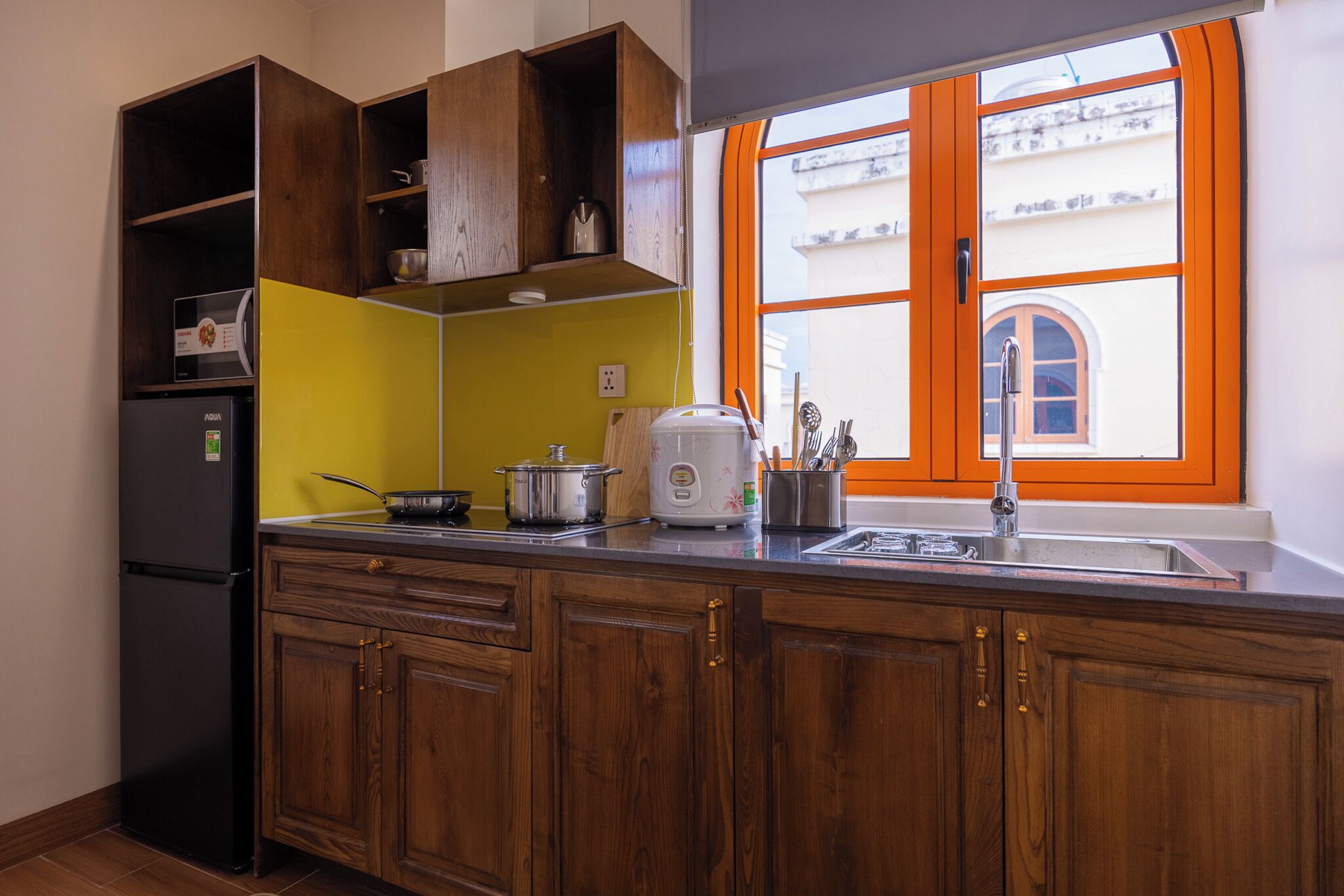 Family Room, 2 Queen Beds, Kitchen, Courtyard View | Private kitchen