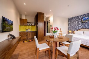 Premier Room, 1 Bedroom, Kitchen, Courtyard View | Kalis bunyi, Wi-fi percuma, cadar katil 