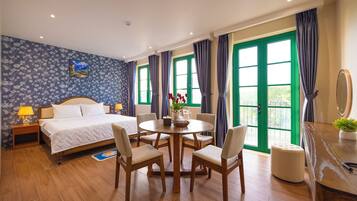 Premier Room, 1 Bedroom, Kitchen, Courtyard View | Desk, laptop workspace, soundproofing, free WiFi