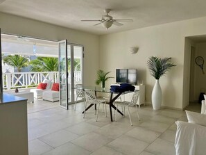 TV - Excellent 3-bedroom condo with AC in adorable Dominicus (Dominicus)