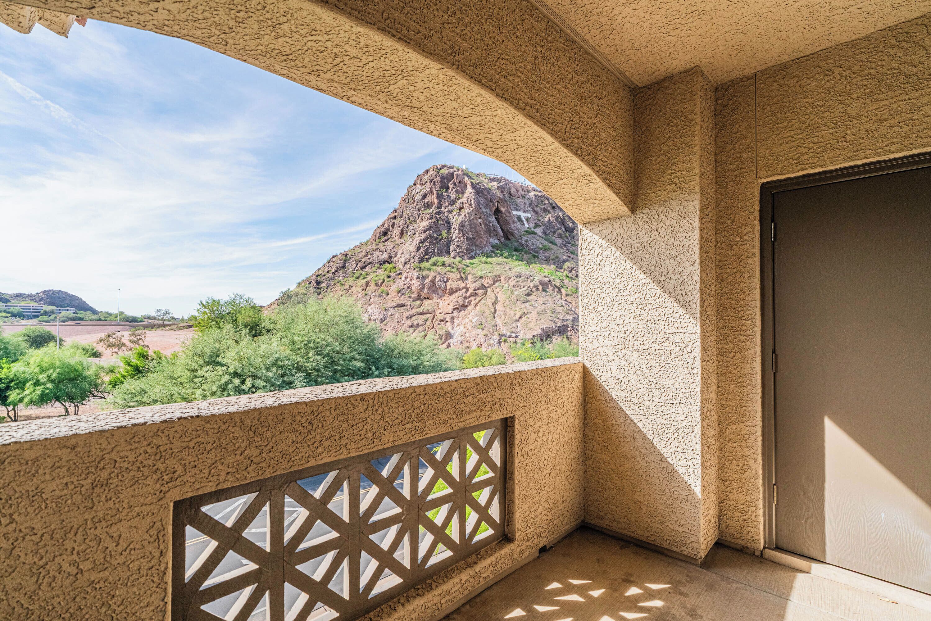 Modern 2BR Tempe Retreat | Pool in Prime Location | Terrace/patio