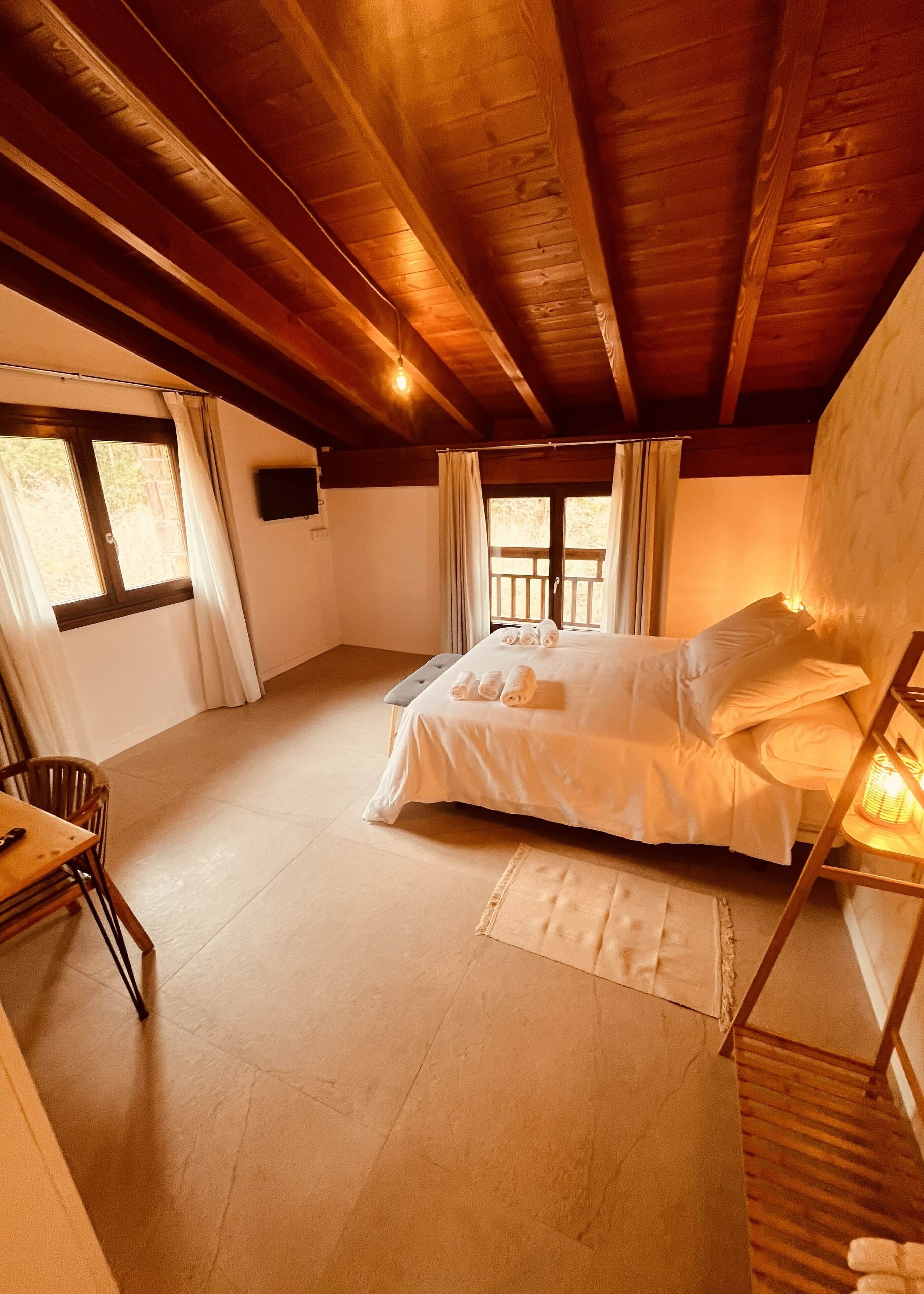 WiFi, bed sheets, wheelchair access