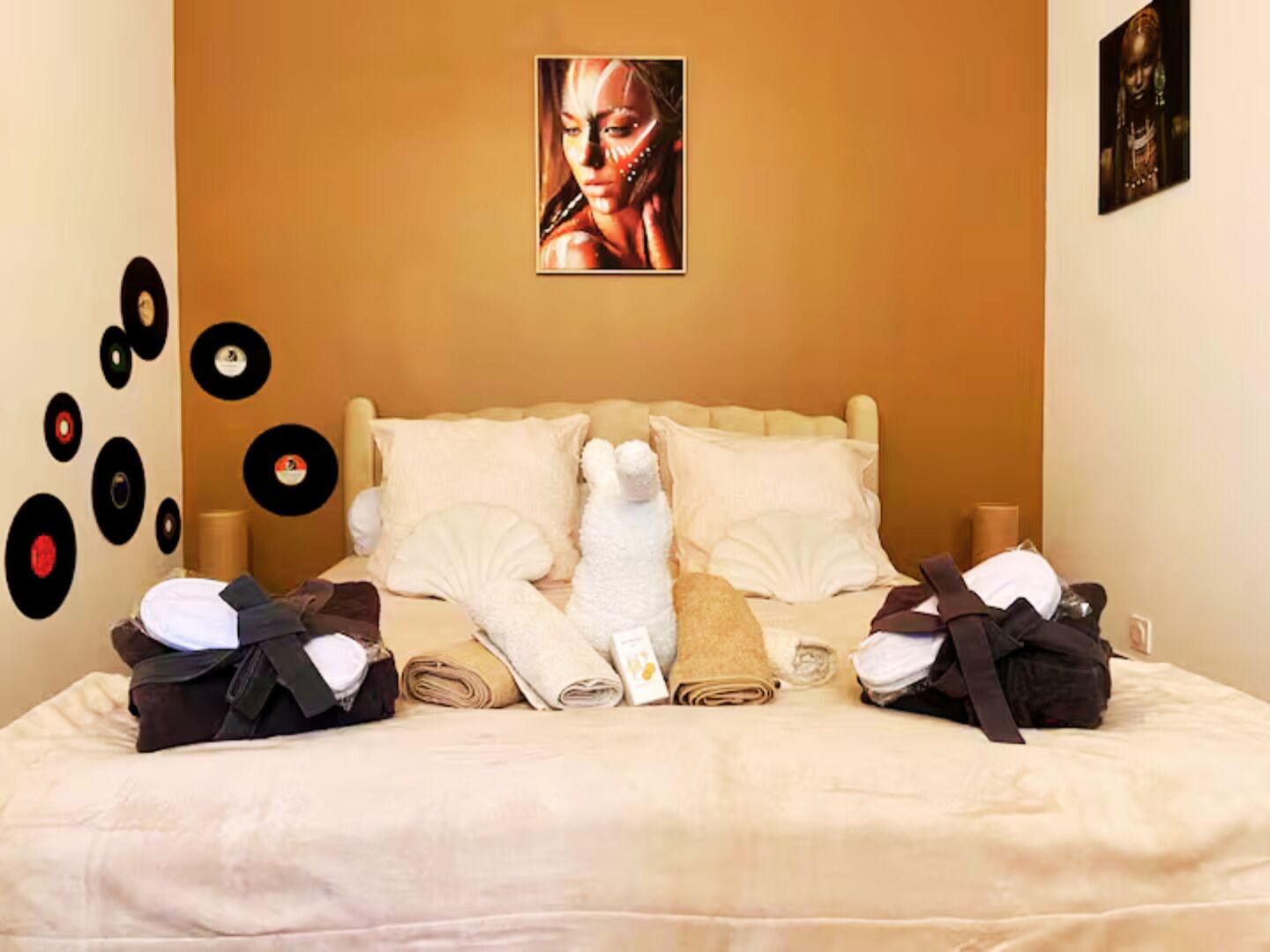 Bureau, fer et planche à repasser, Wi-Fi, draps fournis