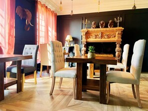 Dining - Studio Cosy - Spa & pool in the castle barns (Varennes-Vauzelles)