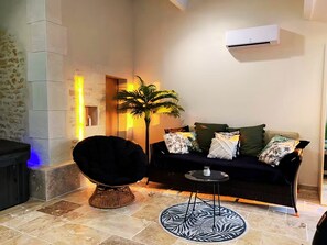 Smart TV - Studio Cosy - Spa & pool in the castle barns (Varennes-Vauzelles)