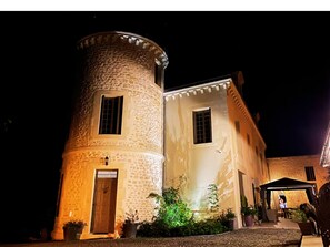 Exterior - Studio Cosy - Spa & pool in the castle barns (Varennes-Vauzelles)