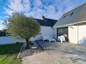 Terrace/patio - Family home within walking distance of the beach! (Sarzeau)