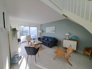 Smart TV, table football, ping pong, books - Family home within walking distance of the beach! (Sarzeau)