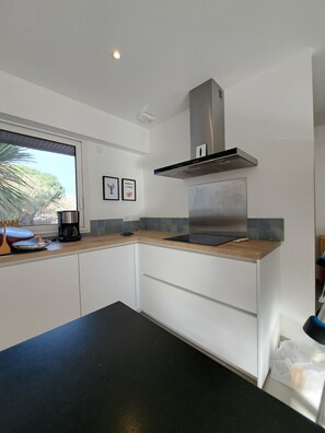 Fridge, microwave, oven, stovetop - Family home within walking distance of the beach! (Sarzeau)