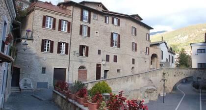 Charming apartment in a 17th-century building in the historic center.