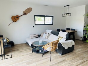 Living area - Modern single-storey villa with swimming pool - 300m from the sea and shops (Agde)