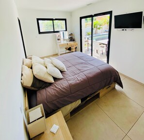 3 bedrooms, iron/ironing board, Internet - Modern single-storey villa with swimming pool - 300m from the sea and shops (Agde)