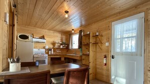 Private kitchen - Fully Equipped Cottage at Lake Pohénégamook #12 (Pohénégamook)