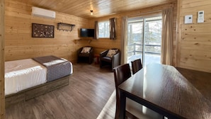 Room - Fully Equipped Cottage at Lake Pohénégamook #12 (Pohénégamook)