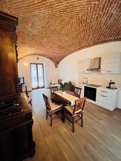 Modern apartment with all comforts in the historic center of the town.