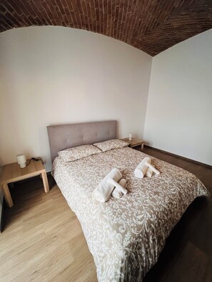 1 bedroom, iron/ironing board, WiFi, bed sheets - Modern apartment with all comforts in the historic center of the town. (Pianezza)