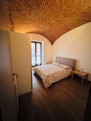 1 bedroom, iron/ironing board, WiFi, bed sheets - Modern apartment with all comforts in the historic center of the town. (Pianezza)