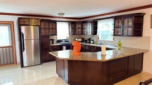 Fridge, microwave, oven, stovetop - Cozy 2-bedroom house in Gorgeous Exuma with AC (Exuma)