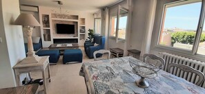 Living area - Very nice and spacious 2-room apartment, Saint-Maxime Centre (Sainte-Maxime)