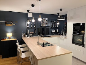 Micro-ondes, four, plaque de cuisson, lave-vaisselle