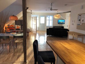 Interior - Cosy and warm place close to city center (Longueuil)