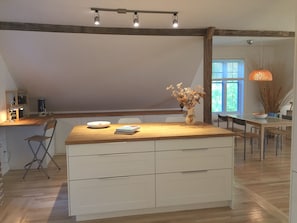 Dining - Cosy and warm place close to city center (Longueuil)