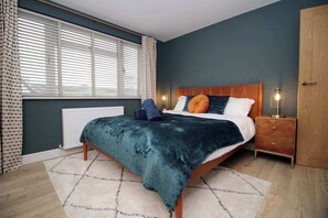 3 habitaciones, escritorio, tabla de planchar con plancha y wifi 