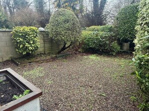 Property grounds - Bright 2BDR Home in Blackrock Cork (Cork)