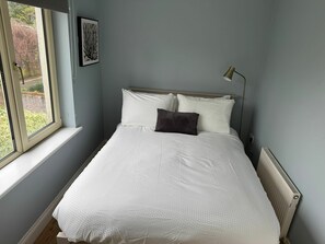 Iron/ironing board, Internet, bed sheets