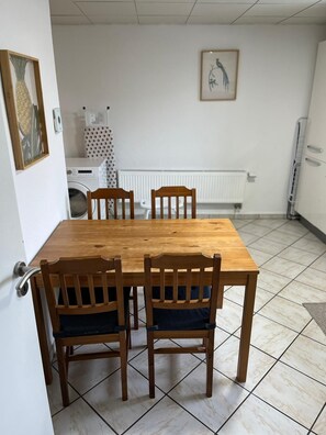 Dining - Lovely and Peaceful, Cosy Guest House in Cologne (Köln)