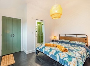 2 bedrooms, iron/ironing board, WiFi, bed sheets - Lottie's Luxurious Lodge- luxury rural 2-bed cottage, peaceful walks & stays UK (Maidstone)