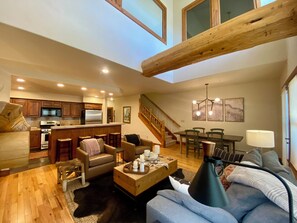 TV, fireplace, books - Bring your family and enjoy a 3-bedroom condo in charming Crested Butte (Crested Butte)