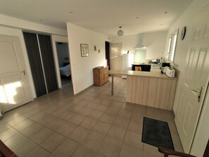 Interior - Le Vieux Chêne - Spacious, functional family home. (Bernières-sur-Mer)