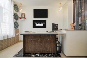 Reception - Townhouse City Mall Kota Hotel High Society (Kota)