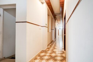 House | Interior - Townhouse City Mall Kota Hotel High Society (Kota)