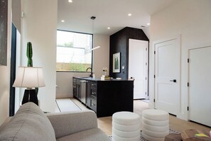 TV - Stylish 2BR Zilker/Barton Springs Home.  Walkable, Modern, True Austin Vibes!! (Austin)